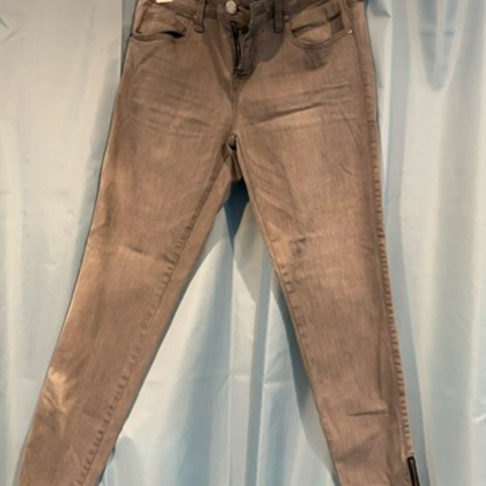 Aeropostale Women's Skinny Jeans in Gray